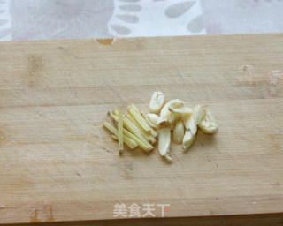 辣的风情万种-----酸辣鸭肠的做法步骤：3