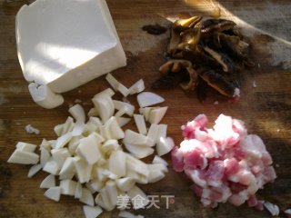 香菇炖豆腐的做法步骤：1