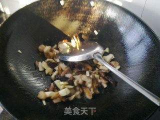 香菇炖豆腐的做法步骤：2