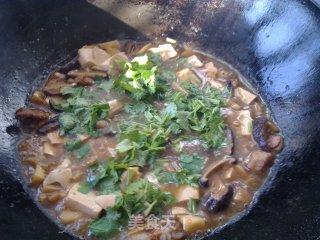 香菇炖豆腐的做法步骤：5