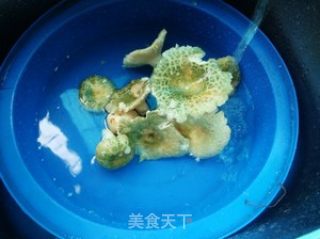 云南美味山珍——青头菌炒肉片的做法步骤：1