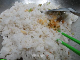 芥兰梗炒饭的做法步骤：4