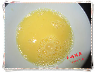 葱香浓郁土豆鸡蛋热汤面的做法步骤：2