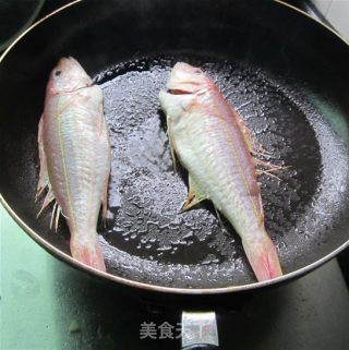 煎红杉鱼的做法步骤：3