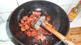 腊鸭腿焖毛豆的做法步骤：3