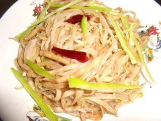 高汤炒面条的做法步骤：1