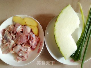 排骨冬瓜汤的做法步骤：1
