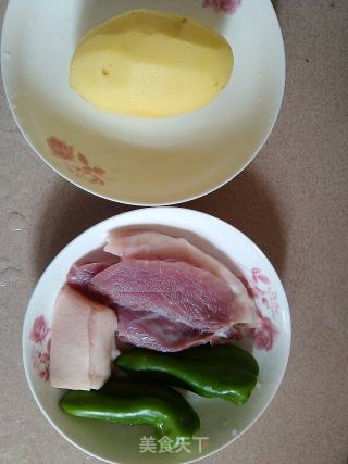 肉丝炒土豆的做法步骤：1