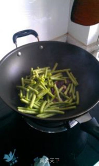 西班牙火腿肉炒豆角的做法步骤：5