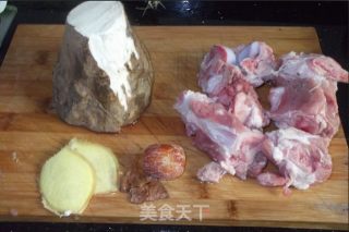 粉葛猪骨汤的做法步骤：1