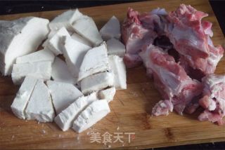 粉葛猪骨汤的做法步骤：2
