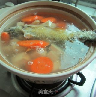 鲮鱼粉葛胡萝卜汤的做法步骤：5
