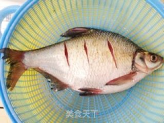 红烧武昌鱼的做法步骤：1