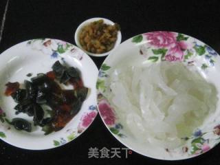 辣味皮蛋拌粉皮的做法步骤：2