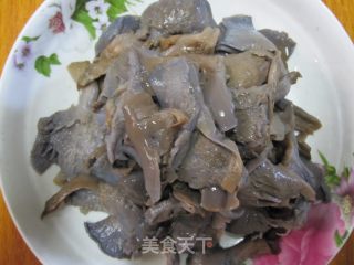 花脸蘑炒大白菜的做法步骤：2