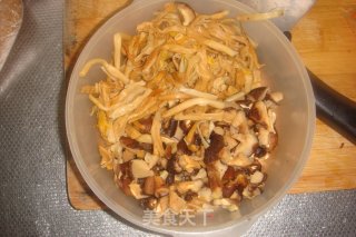 【豆豉香菇酱】（舍得放料才好吃）的做法步骤：1