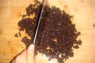 【豆豉香菇酱】（舍得放料才好吃）的做法步骤：2
