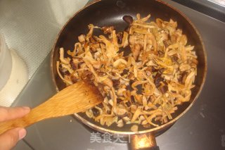 【豆豉香菇酱】（舍得放料才好吃）的做法步骤：6