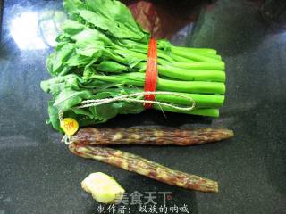 腊肠炒芥蓝的做法步骤：1