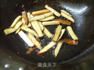 素炒芹菜香干—上班族的快手菜的做法步骤：3