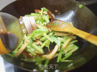 素炒芹菜香干—上班族的快手菜的做法步骤：7