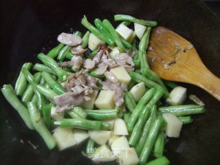 酱焖豆角土豆的做法步骤：6