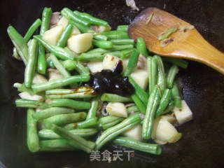 酱焖豆角土豆的做法步骤：7