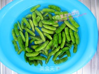 【荔枝】夏天不可或缺的下酒小菜－盐煮毛豆的做法步骤：2