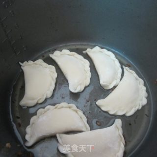 香甜甜的--------油煎糖饺的做法步骤：7