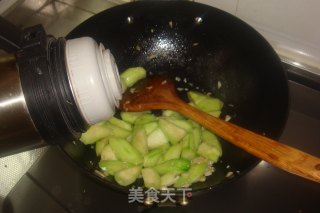清清爽爽的-【蒜蓉丝瓜】的做法步骤：4