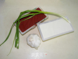 鸭血烩豆腐的做法步骤：1