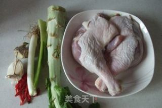 红油莴笋鸭的做法步骤：1