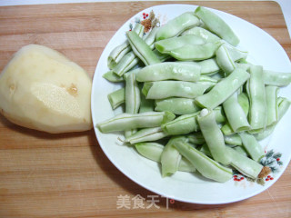 土豆豆角炖粉条的做法步骤：1