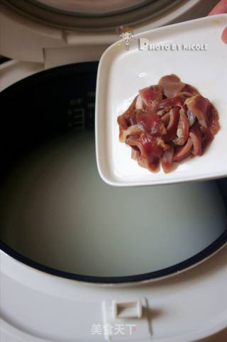 流传民间的元代宫廷食疗秘方：益肾补虚的枸杞鸡肾双麦粥的做法步骤：4