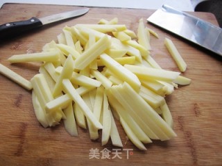 PK麦记炸薯条的做法步骤：1