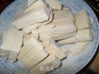 豆腐干炒五花肉的做法步骤：2