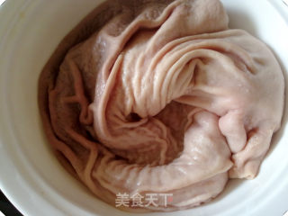 咸菜猪肚汤的做法步骤：1