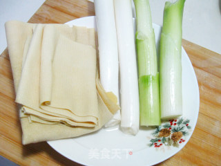 京酱肉丝的做法步骤：1
