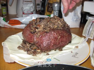 威灵顿烤牛肉——献给牛肉饕餮的终极菜肴的做法步骤：7