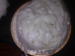 韭菜豆芽炒果条的做法步骤：1