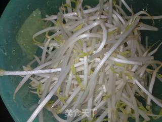 韭菜豆芽炒果条的做法步骤：3