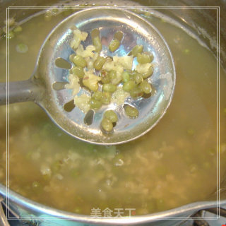 几个小窍门做出超细腻的解暑圣品-----冰爽绿豆沙的做法步骤：4