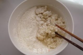 流着汤汁的煎饺——蟹肉皮冻煎饺的做法步骤：2