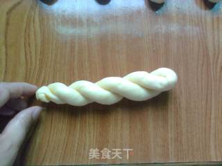 蜂蜜软麻花——街头热门小吃轻松做的做法步骤：4