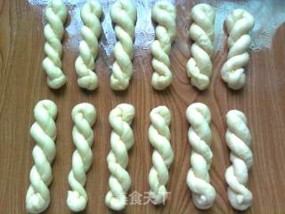 蜂蜜软麻花——街头热门小吃轻松做的做法步骤：5