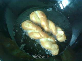 蜂蜜软麻花——街头热门小吃轻松做的做法步骤：7