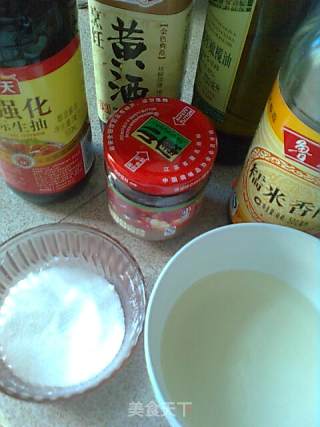 毛豆肉丁炒米虾的做法步骤：2