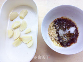 蒜香烤大排的做法步骤：2