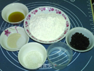 双色馒头第四磕：反卷黑芝麻双色馒头的做法步骤：1