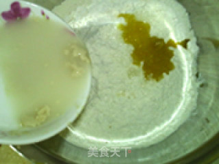 双色馒头第四磕：反卷黑芝麻双色馒头的做法步骤：3